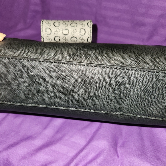 Guess Brand Purse. NWT - Picture 6 of 9